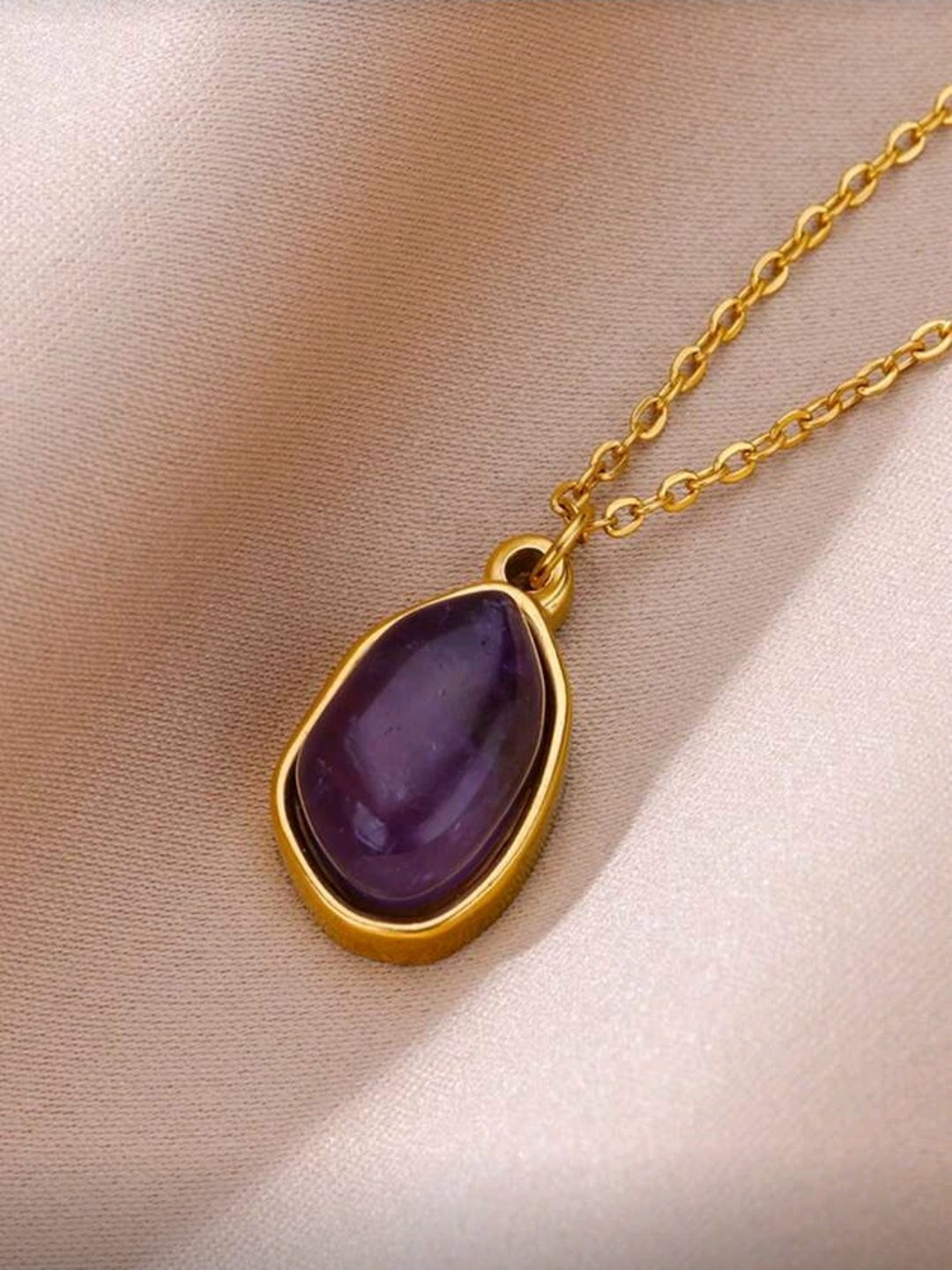 Mooi elegante mini boho ketting van Amethist kwarts - roestvrij staal in goud kleur 1st