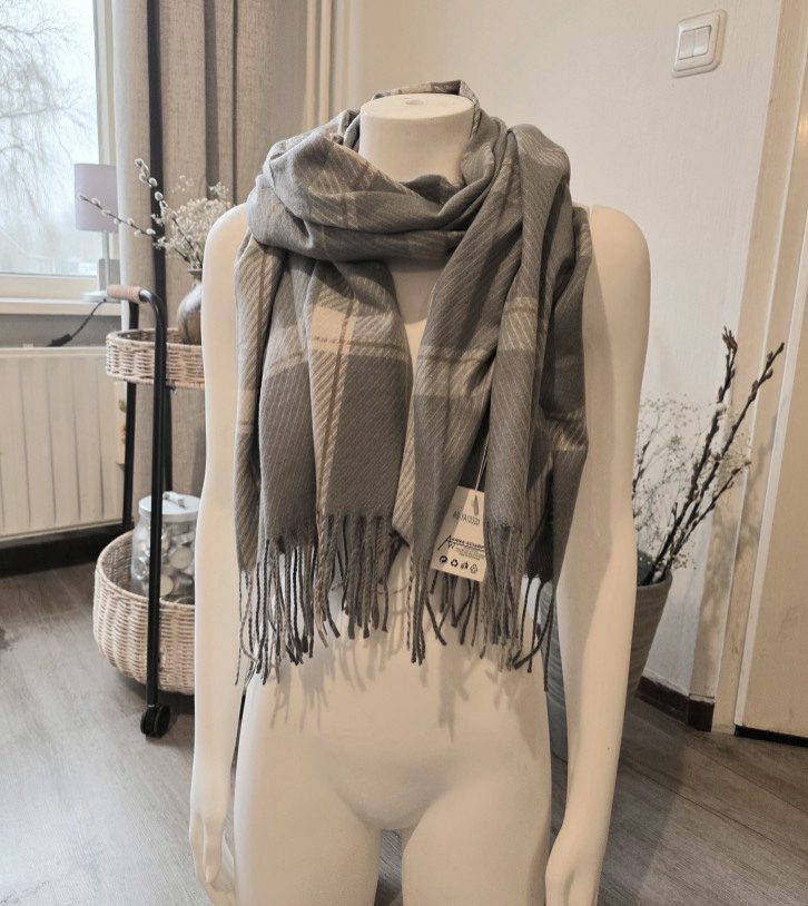 gerout-grijs