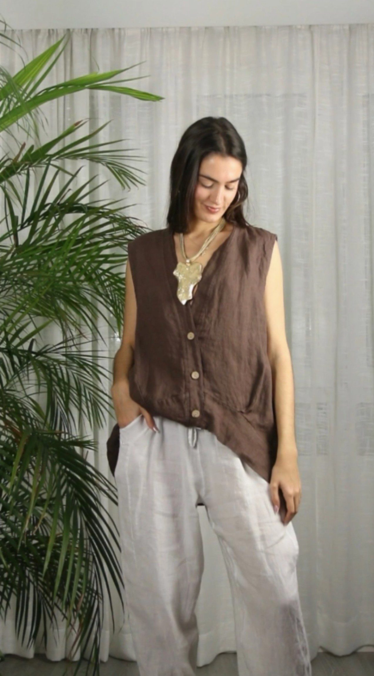 Stoere 100% mouwloze linnen top - geknopt - asymmetrisch - BRUIN kleur - Maat 40/42