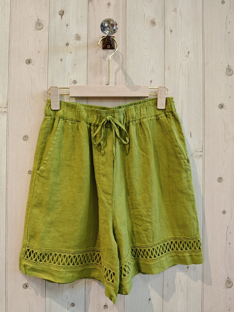 korte-broek-broderie-pistache