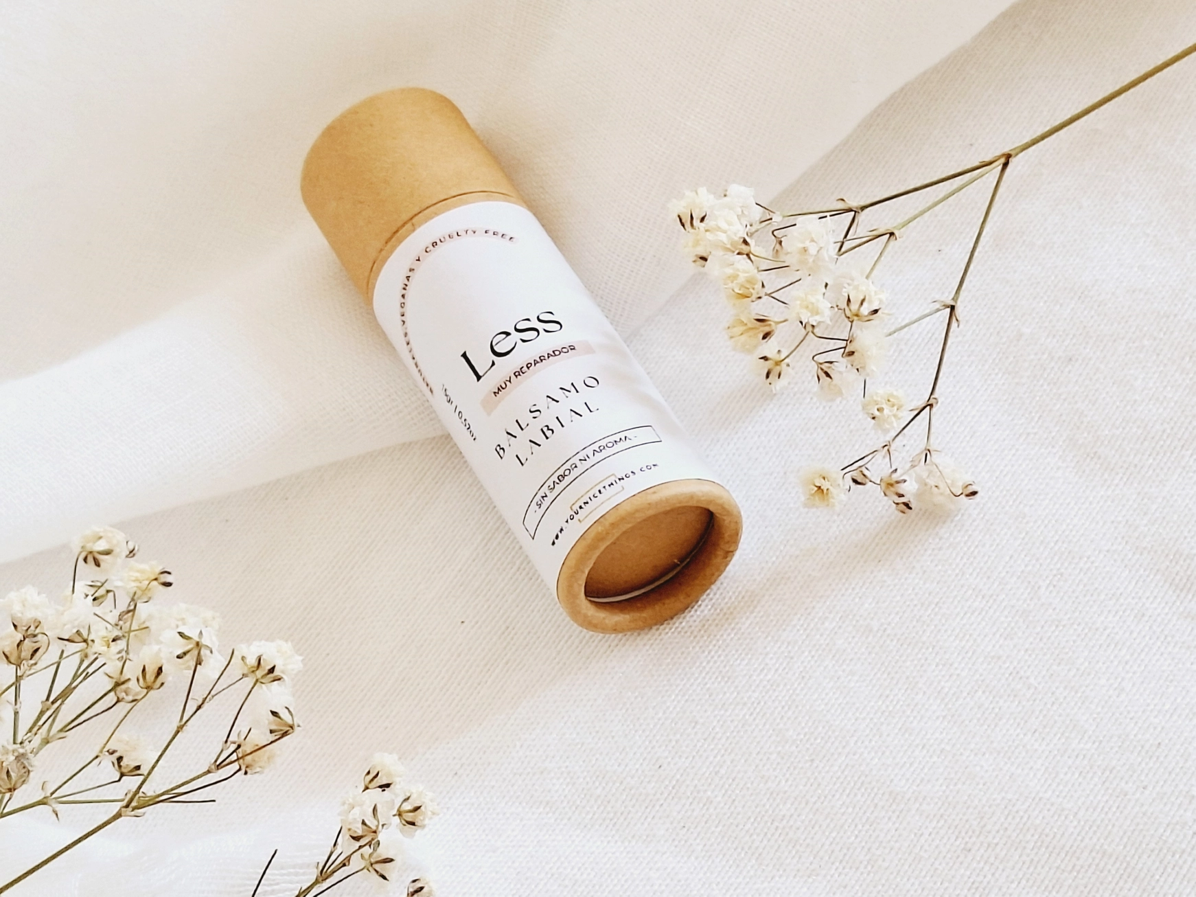 Biologische veganistische geurvrij Lippenbalsem - LESS - shea en cacao boter - calendulla - rozenbottel olie 15gr - Afbeelding 3