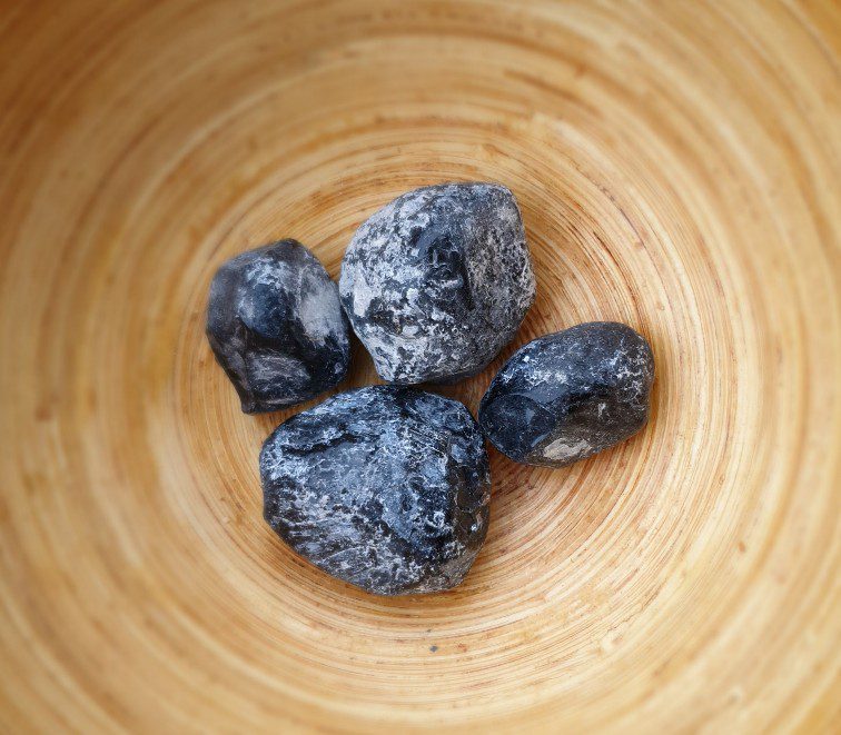Ruwe brok van Sneeuwvlok Obsidiaan- zwart met wit elementen edelsteen- smal stukken kristal