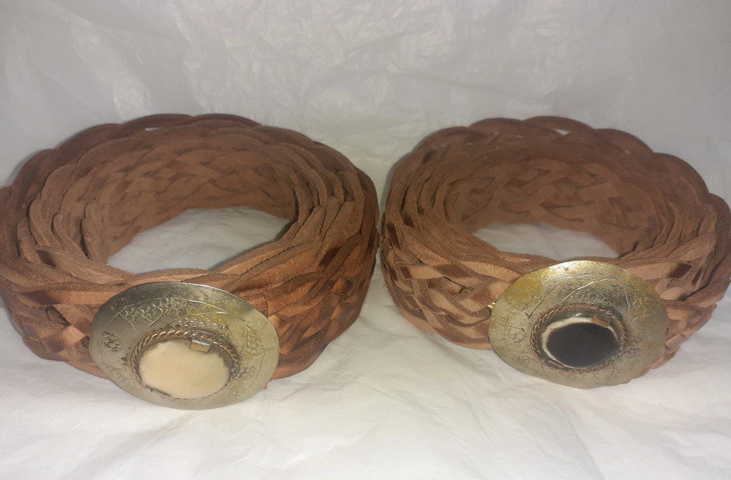 100% leren gevlochten riem met platte ronde stalen met LICHTER steen in het midden 125cm